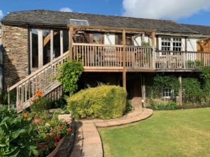 Oak Framed Barn Conversion with Tennis and Pool